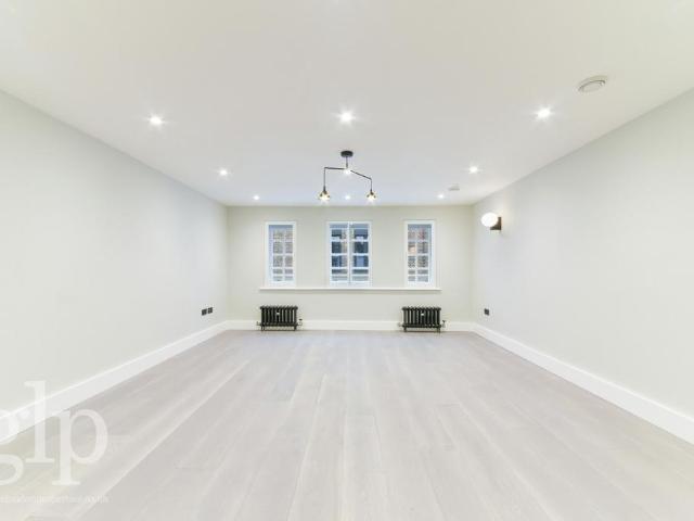 Beak Street, London, Greater London. Studio to rent £2,708 pcm £625 pw