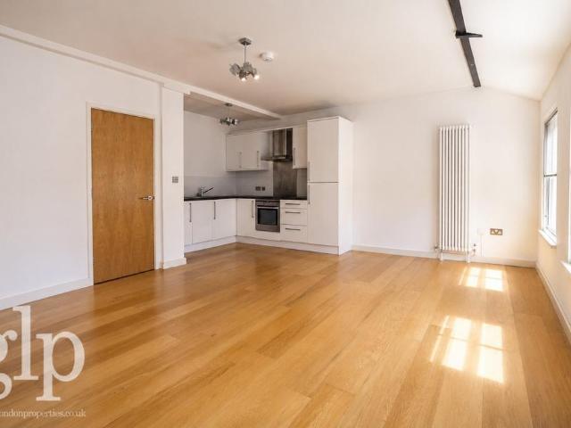 Beak Street, London, Soho, W1F 1 bed apartment to rent £2,752 pcm £635 pw