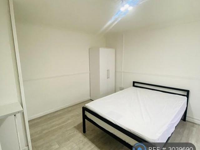 Beale Close, Stevenage, SG2 Studio to rent £850 pcm £196 pw