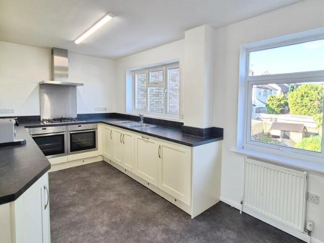 Beale Street, Dunstable, LU6 4 bed terraced house to rent £1,795 pcm £414 pw