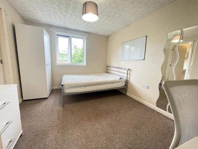 Beamish Close, Manchester M13 4 bed semi detached house to rent £1,907 pcm £440 pw
