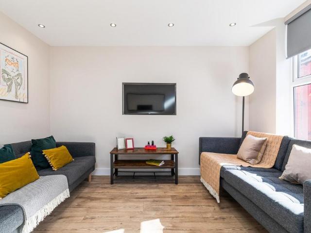 Beamsley Mount, Leeds LS6 6 bed house to rent £4,030 pcm £930 pw