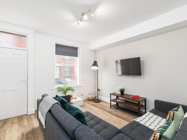 Beamsley Mount, Leeds LS6 6 bed house to rent £3,900 pcm £900 pw