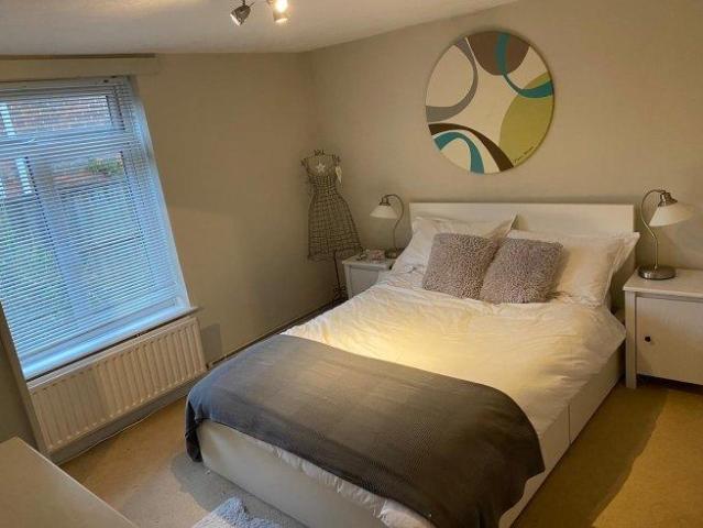 Bear Lane 2 bed flat to rent £1,800 pcm £415 pw