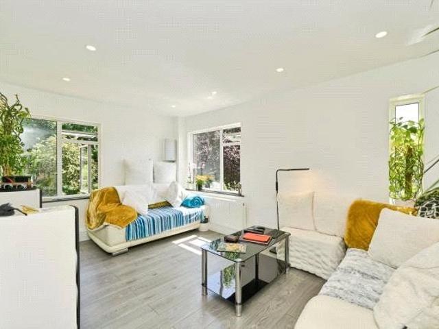 Beard Road, Kingston Upon Thames KT2, 1 bed flat to rent, £1,750 pcm | PrimeLocation
