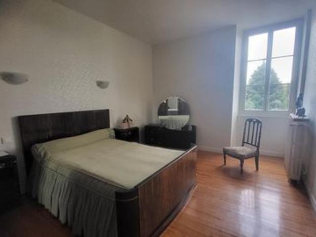 Béarnaise avec grange en galets, terrain de 1800 m2