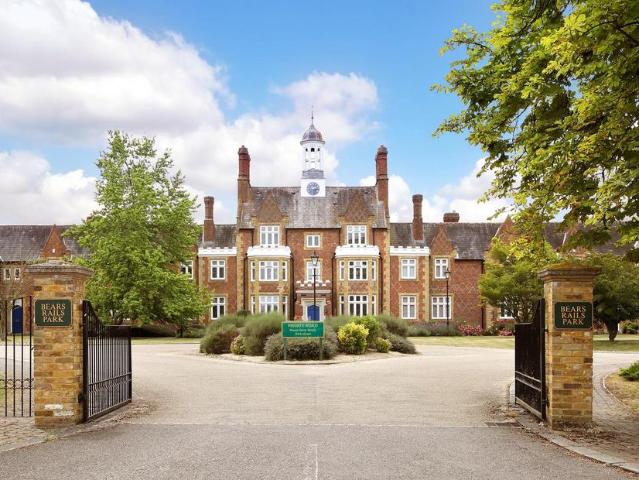 Bears Rails Park, Old Windsor. 4 bed semi detached house to rent £4,500 pcm £1,038 pw