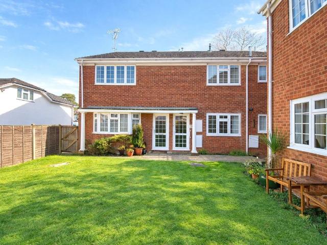 Bearwood Gardens, Fleet, Hampshire GU51, 2 bed maisonette to rent, £1,300 pcm | PrimeLocation