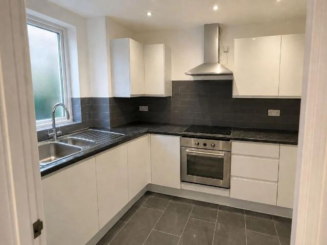 Becton Court, London SE25, 1 bed flat to rent, £1,500 pcm | PrimeLocation