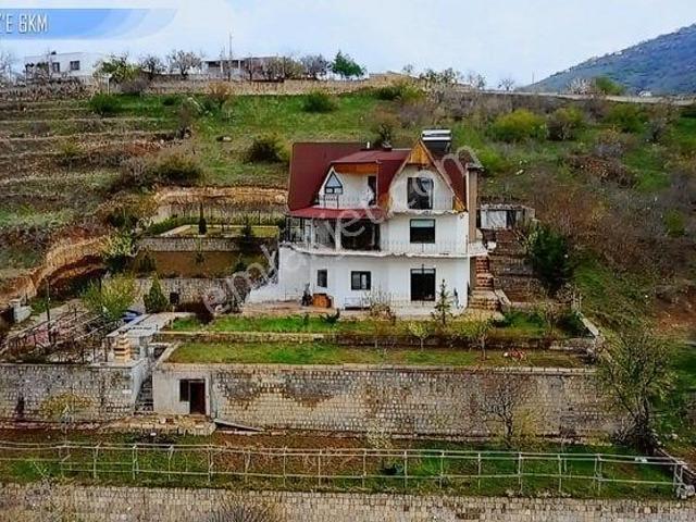 Becen De Arsa Parasına Panoramik Manzarasılı 7+1 Lüks Villa