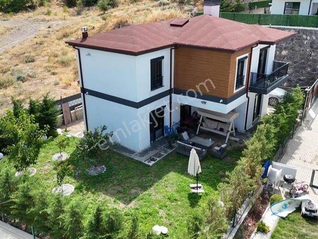 Becen Mah. 3.5+1 450 M2 Arsalı Peyzajlı Köşe Villa