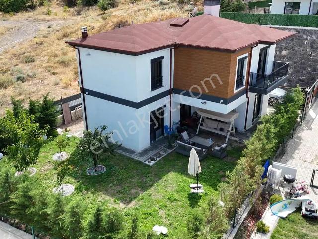 Becen Mah. 3.5+1 450 M2 Arsalı Peyzajlı Köşe Villa