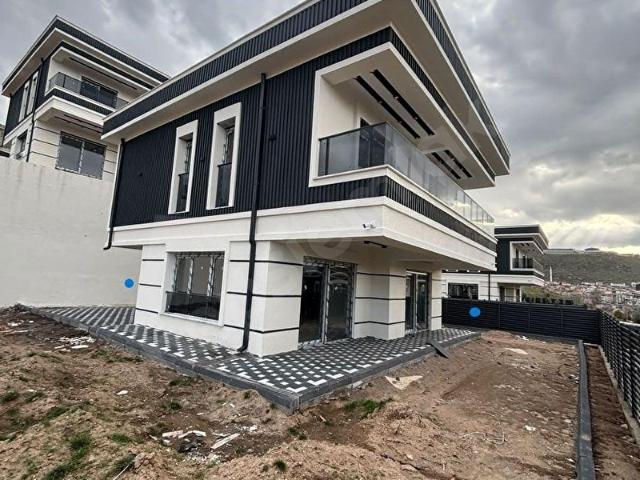 BECENDE SATILIK 4.5+1 SATILIK LÜKS VİLLA