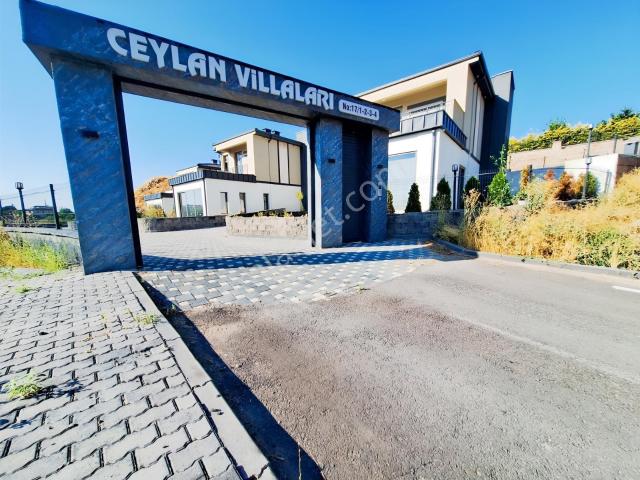 Becende 4.5+1 Satılık Villa
