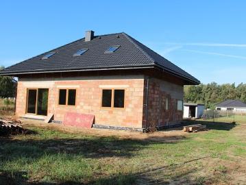Dom w stanie deweloperskim z dużą działką i funkcjonalnym układem