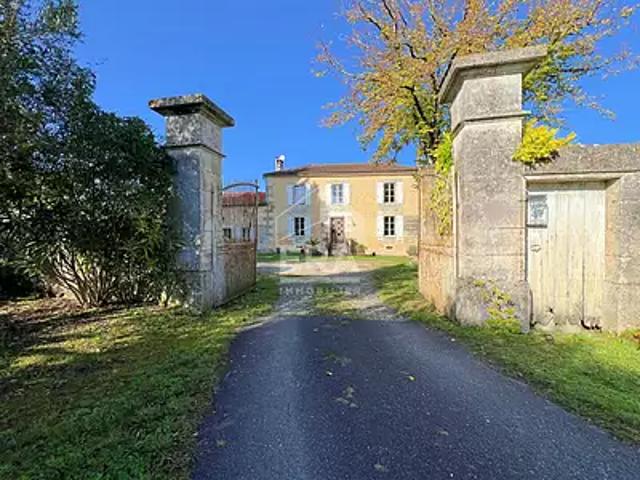 Bécheresse 16250 Achat / Vente maison 7 pièces t7 parking
