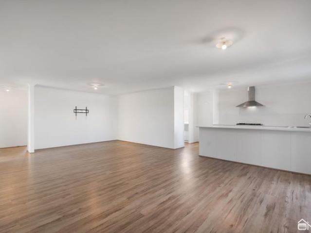 BECKENHAM 4X2 MODERN FAMILY HOME WITH MULTIPLE LIVING AREAS