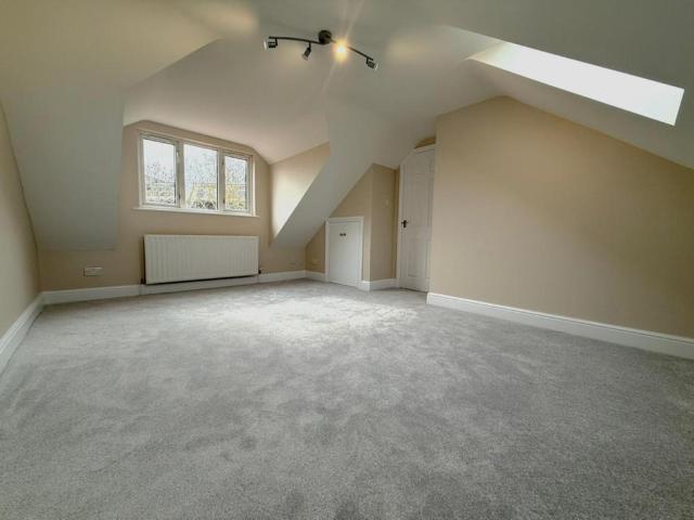 Beckenham Lane Bromley BR2 2 bed flat to rent £1,550 pcm £358 pw