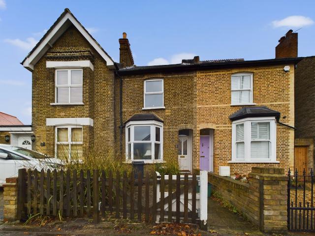 Beckenham Lane, Bromley, Kent BR2, 2 bed flat to rent, £1,900 pcm | PrimeLocation