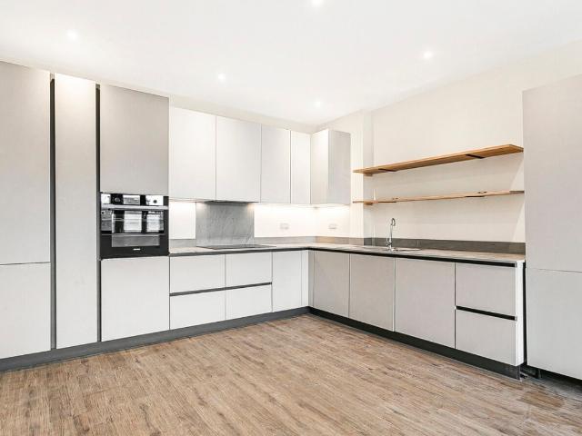 Beckenham Road, Beckenham BR3, 2 bed flat to rent, £2,150 pcm | PrimeLocation