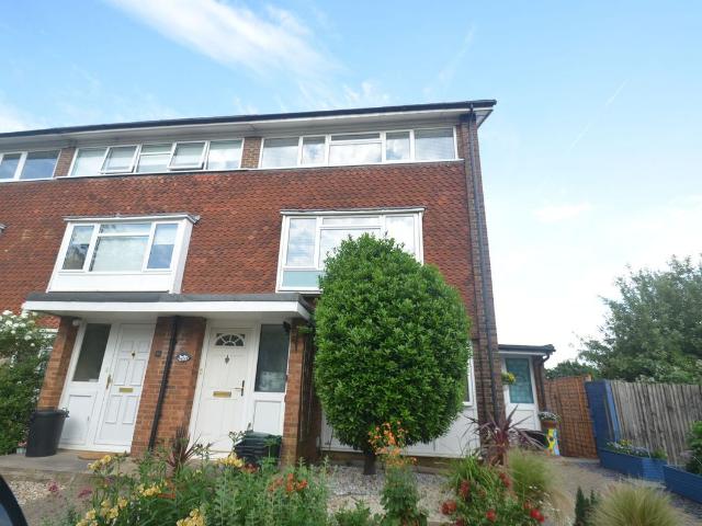 Beckett Walk, Beckenham BR3, 2 bed maisonette to rent, £1,950 pcm | PrimeLocation