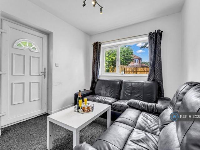 Becketts Park Crescent, Leeds, LS6 1 bed in a house share to rent £389 pcm £90 pw