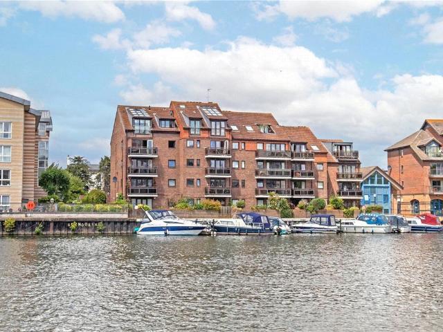 Becketts Place, Hampton Wick KT1, 2 bed flat to rent, £2,250 pcm | PrimeLocation
