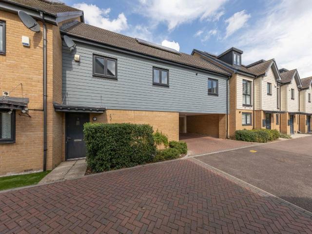 Becket Close, Woodford Green IG8, 2 bed flat to rent, £1,900 pcm | PrimeLocation
