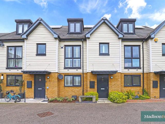 Becket Close, Woodford Green IG8, 4 bed detached house to rent, £3,500 pcm | PrimeLocation