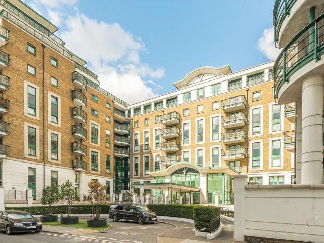 Beckford Close, London W14 3 bed flat to rent £6,500 pcm £1,500 pw