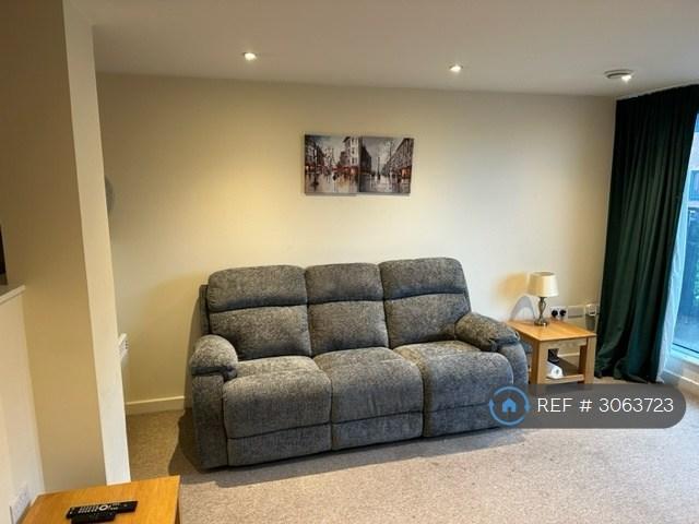 Beckhampton Street, Swindon, SN1 1 bed in a flat share to rent £520 pcm £120 pw