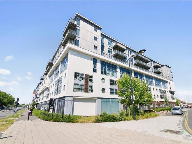 Beckhampton Street, Swindon SN1, 2 bed flat to rent, £1,250 pcm | PrimeLocation