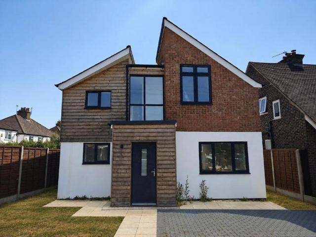 Beckingham Road, Guildford, Surrey, GU2 3 bed detached house to rent £2,900 pcm £669 pw