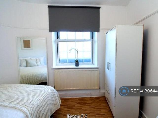 Becklow Gardens, London, W12 1 bed in a flat share to rent £950 pcm £219 pw
