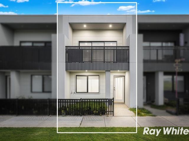 Bed 2 Bath 2 car 1 Mins Away from Train Station !