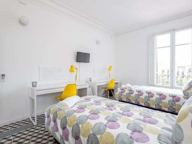 Bed in a twin bedroom close to Rocafort metro station