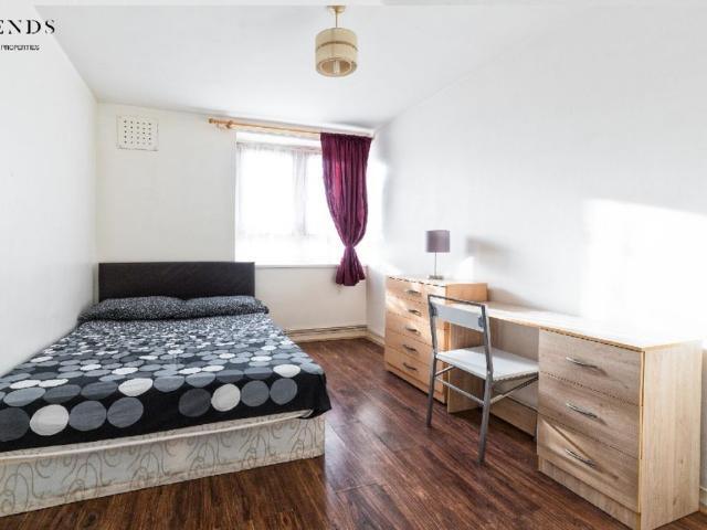 Bed in twin – Whitechapel