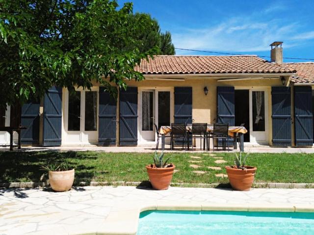 BEDARRIDES: UN AIR DE VACANCES POUR CETTE VILLA CONFORTABLE