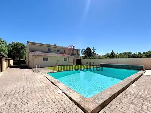 Bédarrides 84370 Achat / Vente maison 6 pièces t6 au dernier étage piscine
