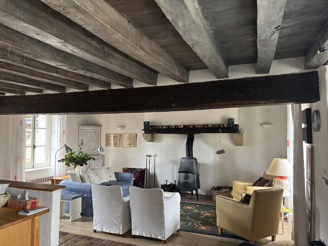 Beddes Maison rénovée avec goût, pleine de charme, et magnifique terrain de 6 685 m2