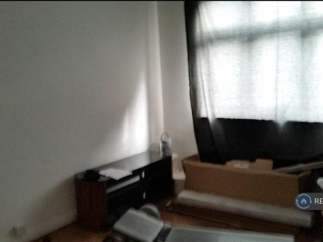 Bede Road, Chadwell Heath, RM6 3 bed semi detached house to rent £2,250 pcm £519 pw