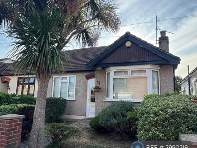 Bede Road, Romford, RM6 3 bed semi detached house to rent £2,300 pcm £531 pw