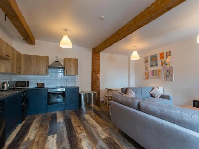 Bede Street, Leicester LE3 6 bed house to rent £2,990 pcm £690 pw