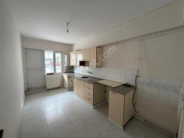 Bedesten Civarı – Albayrak İlkokulu Yakını Satılık 2+1 Daire