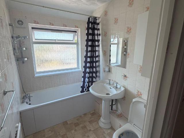 Bedfont Lane, Feltham, TW14 4 bed terraced house to rent £2,200 pcm £508 pw