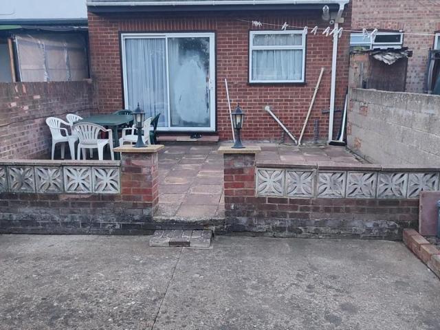 Bedfont Lane tw14 3 bed terraced house to rent £2,150 pcm £496 pw