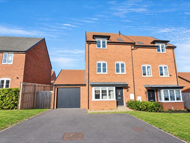 Bedford MK40 4 bed semi detached house to rent £1,650 pcm £381 pw