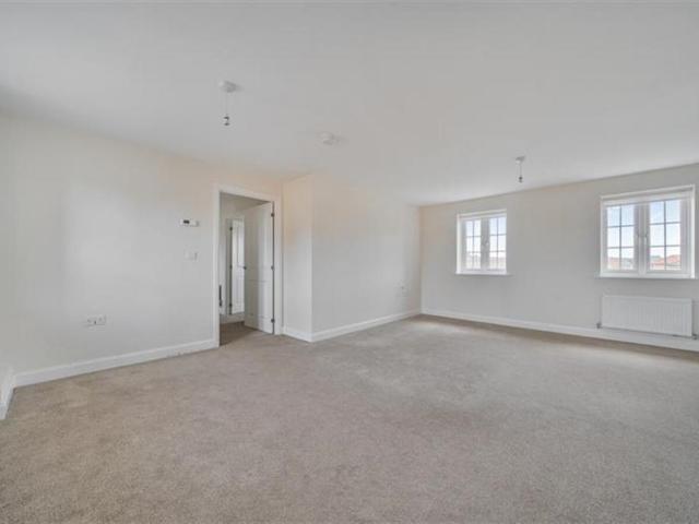 Bedford MK42 2 bed end of terrace house to rent £1,375 pcm £317 pw