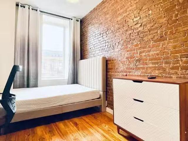 Bedford Ave, Brooklyn, NY