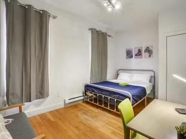 Bedford Ave, Brooklyn, NY